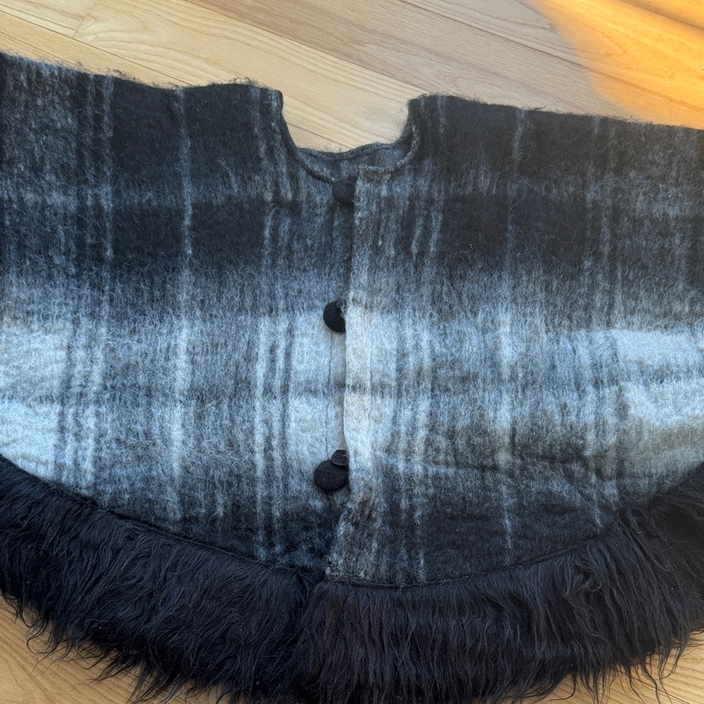 Rachel Ashwell Plaid Faux Fur Poncho Cozy Cape Wrap Farmhouse Style - Picture 6 of 8